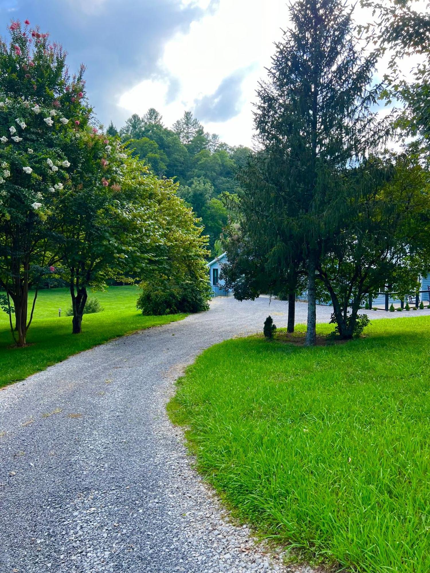 Firefly Fields 2-Acres With Guest House, Game Room, Mountain & River Views سيفيرفيل المظهر الخارجي الصورة