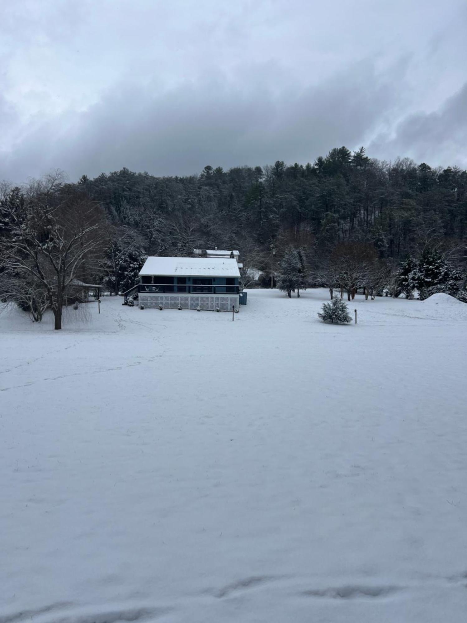 Firefly Fields 2-Acres With Guest House, Game Room, Mountain & River Views سيفيرفيل المظهر الخارجي الصورة