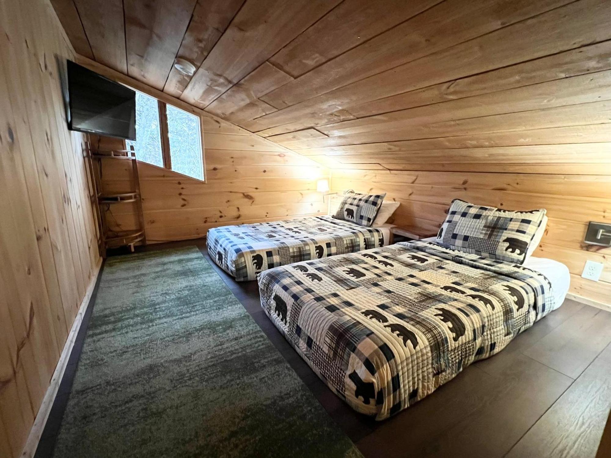 Firefly Fields 2-Acres With Guest House, Game Room, Mountain & River Views سيفيرفيل المظهر الخارجي الصورة